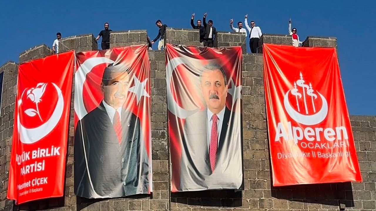 BBP Diyarbakır’da dev poster ve bayraklar astı!