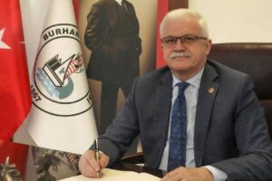Burhaniye'de Belediye Başkanı ve 14 meclis üyesi CHP'den istifa edip YENİ Parti'ye katıldı