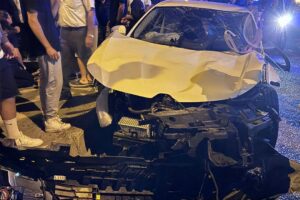 Bursa’da üç otomobil çarpıştı: 1’i ağır 5 yaralı