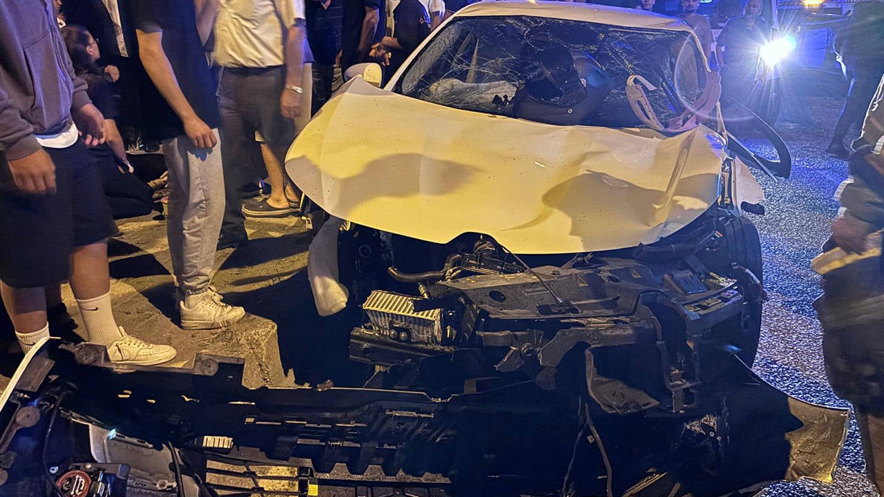 Bursa’da üç otomobil çarpıştı: 1’i ağır 5 yaralı