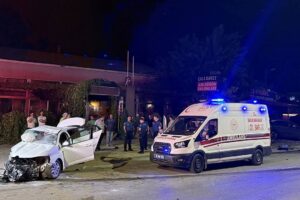 Bursa’da iki otomobil çarpıştı: 2 kişi yaşamını yitirdi, 2 kişi yaralandı