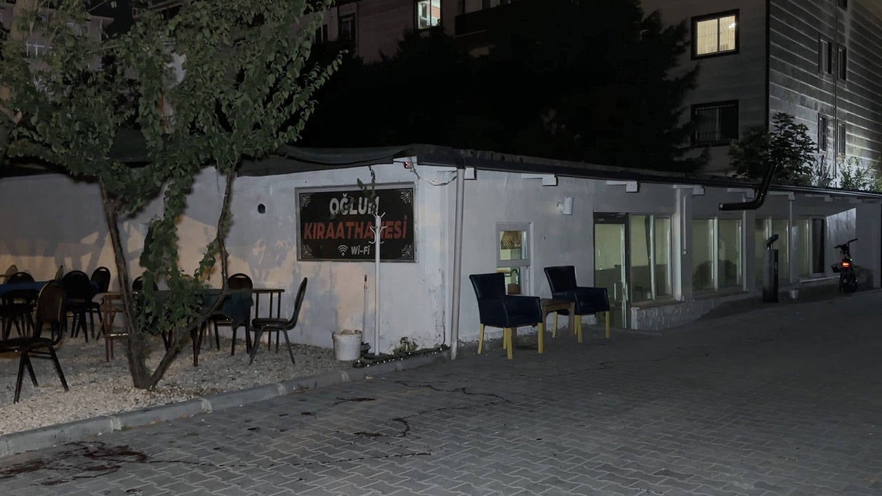 Büyükçekmece'de kıraathaneye silahlı saldırı: 3 kişi yaralandı