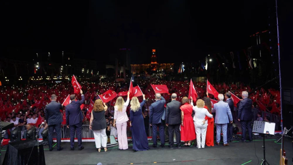 Büyükçekmece'deki 30 Ağustos kutlandı: İmamoğlu'nun mektubu okundu