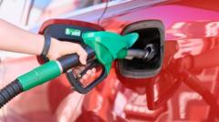 Benzin ve motorine yeni zam: Akaryakıt fiyatları neden artıyor, ne kadar yükselebilir?