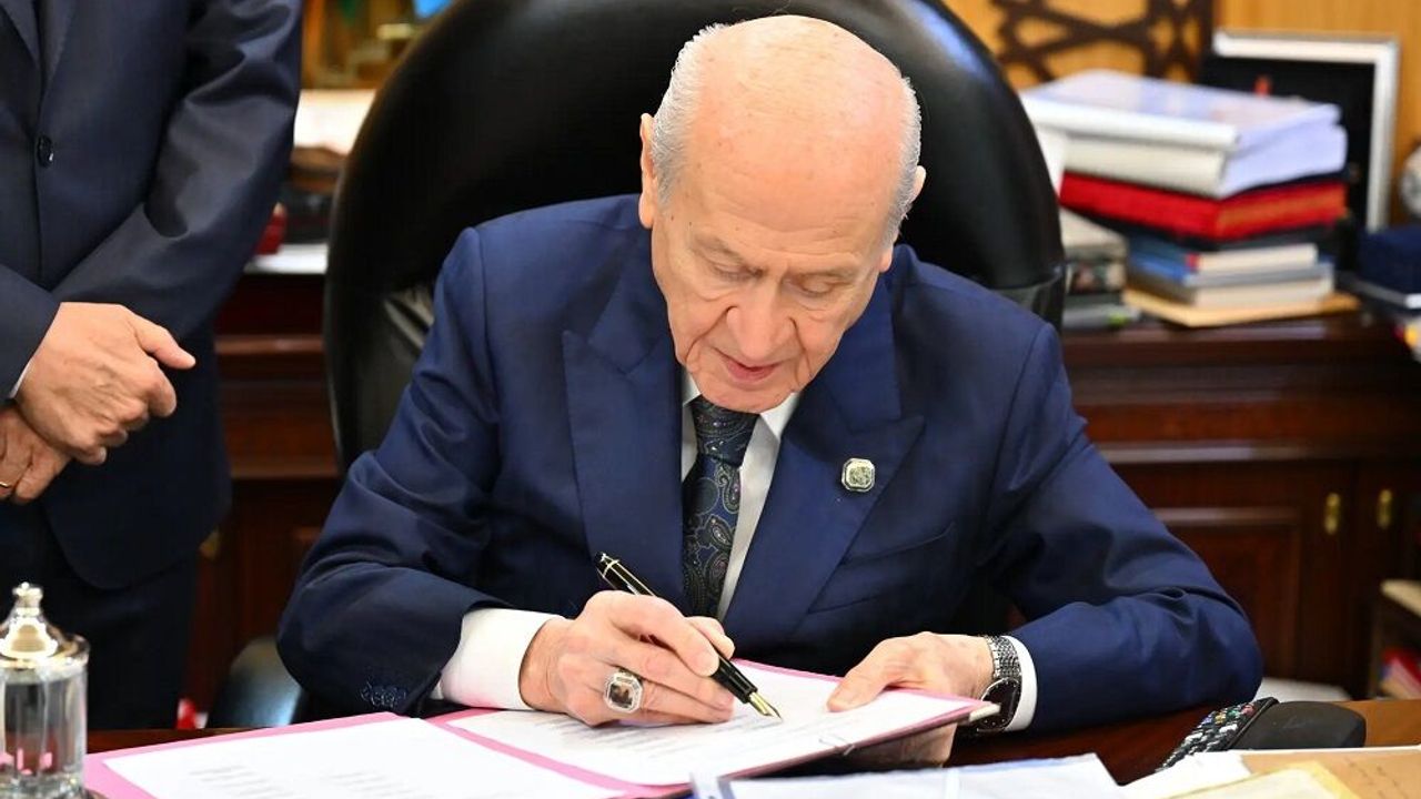 Yeni yasa teklifine imza süreci başladı