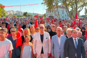 CHP'li Bandırma Belediyesi'nden toplu istifa: Belediye Başkanı Mirza ve 16 meclis üyesi YENİ Parti'ye katıldı