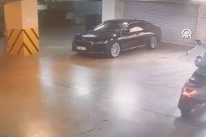 Çiğli Belediye Başkanı Onur Emrah Yıldız'ın makam aracına saldırıya ilişkin 2 kişi tutuklandı