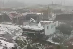Çıldır’da şiddetli dolu ve fırtına: 20’den fazla evin çatısı uçtu