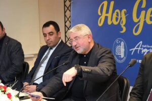 Çorum Belediye Başkanı Aşgın’ın bulunduğu araç zincirleme kazaya karıştı