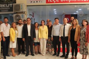 Dalaman Belediye Başkanı Sezer Durmuş meclis üyeleri ile beraber YENİ Parti’ye geçti