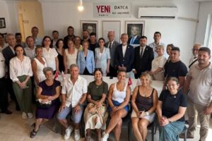 Datça Belediye Başkanı Aytaç Kurt ve meclis üyeleri CHP'den istifa ederek YENİ Parti'ye katıldı