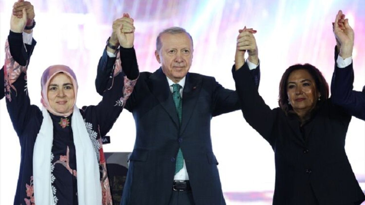 DEM Parti’den ayrılan belediye başkanı AK Partiye geçti: Türkan Kayır kimdir?
