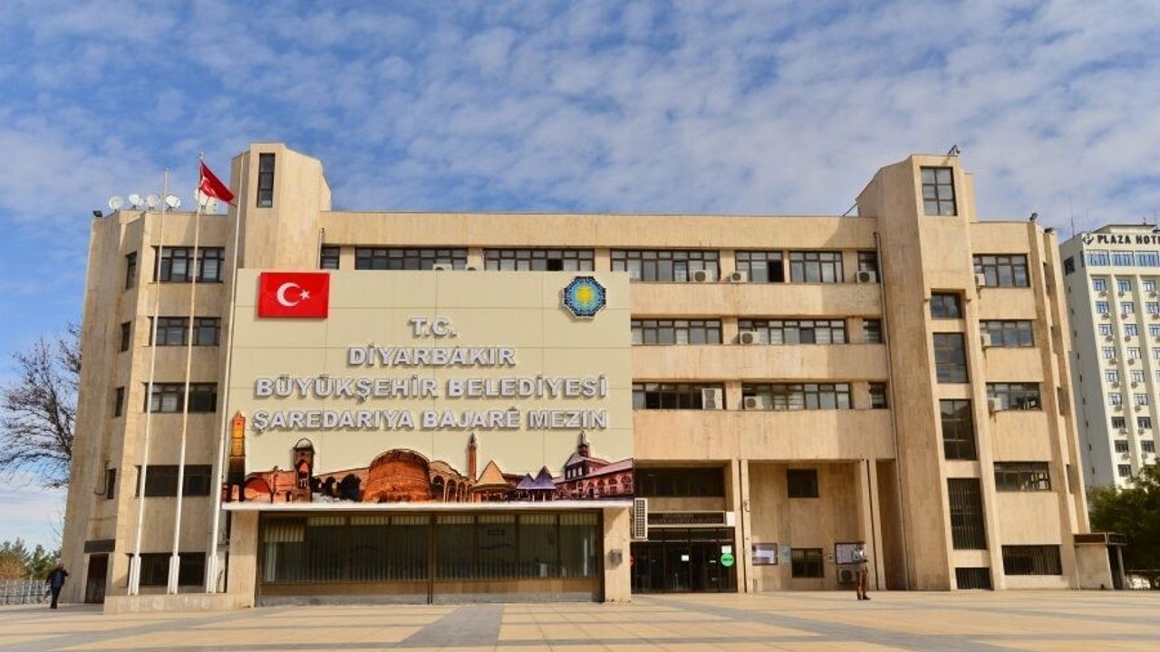 Diyarbakır’da yol çalışması: Büyükşehir'den otobüs seferleri açıklaması