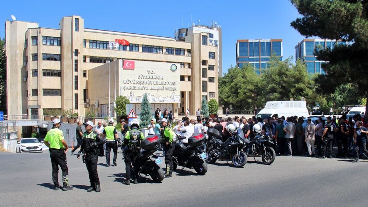 Diyarbakır Büyükşehir önünde eylem: Sebebi belli oldu!
