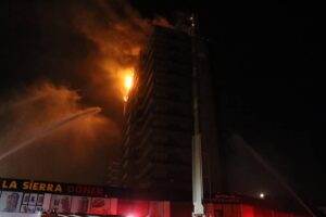 Diyarbakır'da plaza yangını: 3'ü itfaiye personeli 5 kişi etkilendi