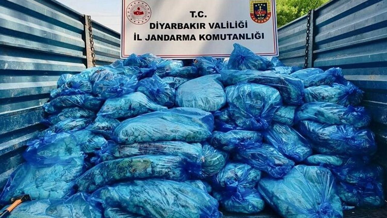 Diyarbakır'da 3 ton şüpheli hayvansal iç yağı yakalandı