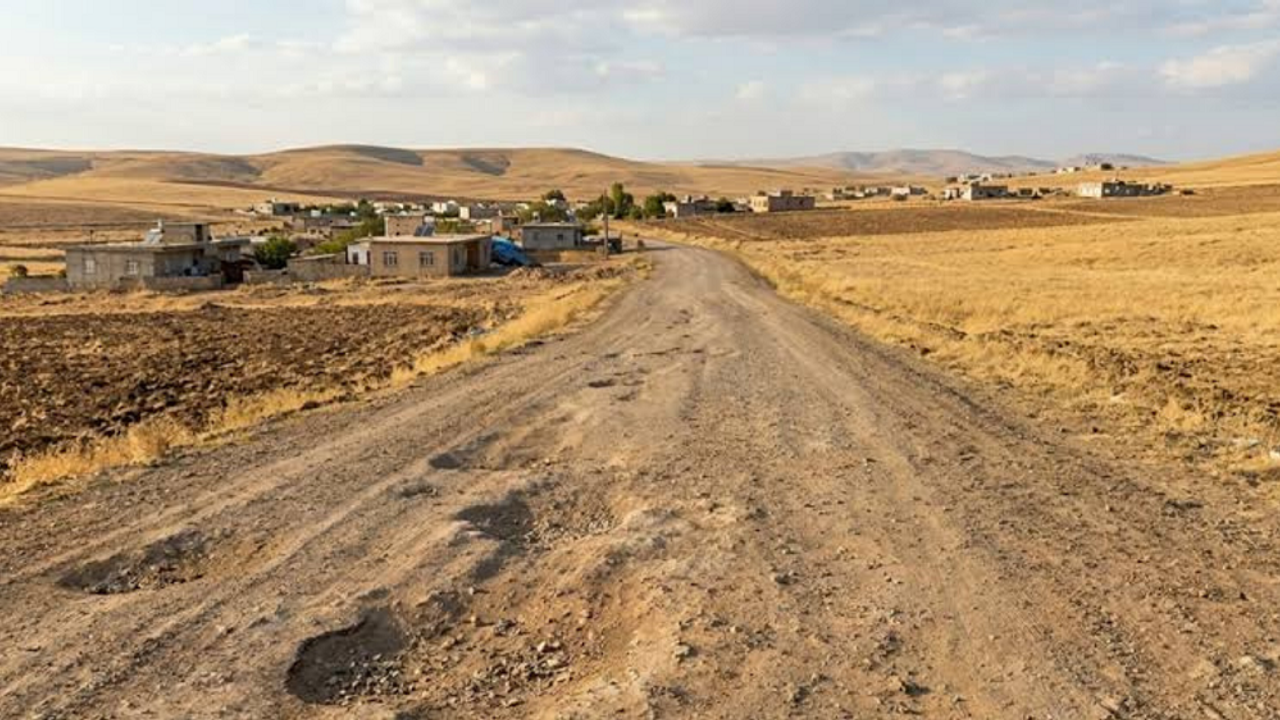 Diyarbakır’da 50 yıllık yol çilesi vatandaşı bezdirdi!