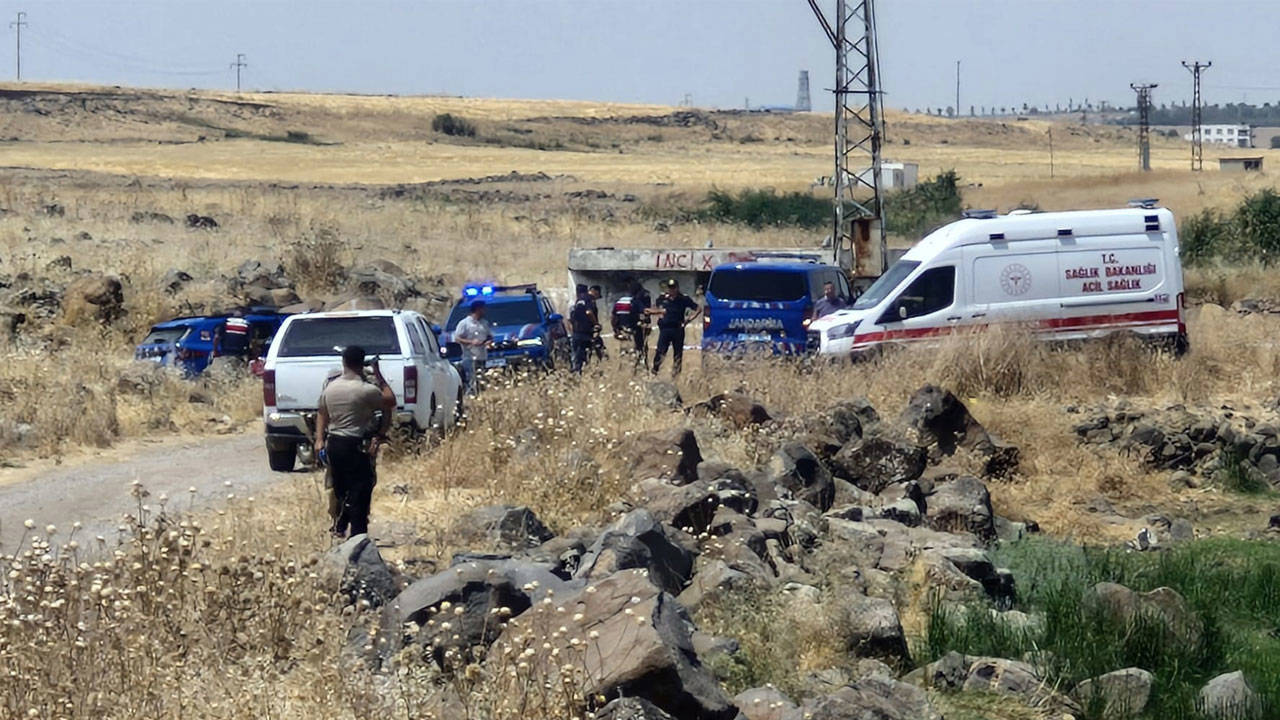 Diyarbakır’da arazide kadın cesedi bulundu: 2 kişi gözaltında