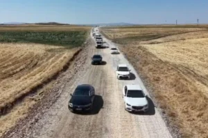Diyarbakır’da eylem: Köy halkı yolu trafiğe kapattı!