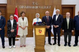Diyarbakır’da konuşan Bakan Göktaş: “Bu topraklar barış istiyor!”