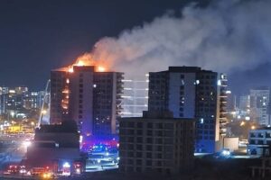 Diyarbakır'da korkutan yangın: Plaza alevlere teslim!