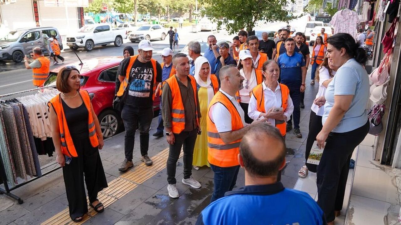 Diyarbakır’da sokaklar kolektif emekle temizleniyor!
