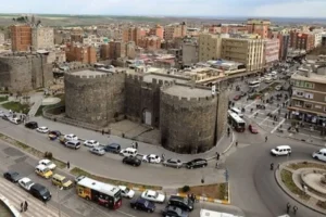 Diyarbakır’ın Sur ilçesi araç trafiğine kapatılacak: Büyükşehir’den açıklama!