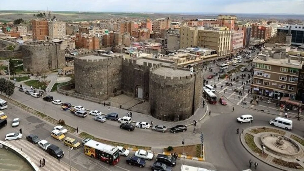 Diyarbakır’ın Sur ilçesi araç trafiğine kapatılacak: Büyükşehir’den açıklama!