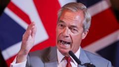 İngiltere'de Reform Partisi lideri Farage rakiplerinin boykot ettiği ara seçimi kazandı