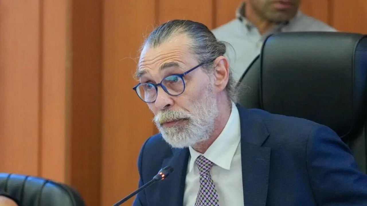 Erdal Beşikçioğlu'ndan siyaseti bırakma kararı!