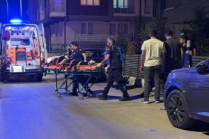 Erkek arkadaşını ziyarete gitmişti: Çatı katından düştüğü iddia edilen genç kadın ağır yaralandı