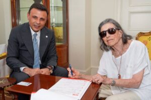 Eski SHP Genel Başkanı Erdal İnönü'nün eşi Sevinç İnönü YENİ Parti'ye üye oldu