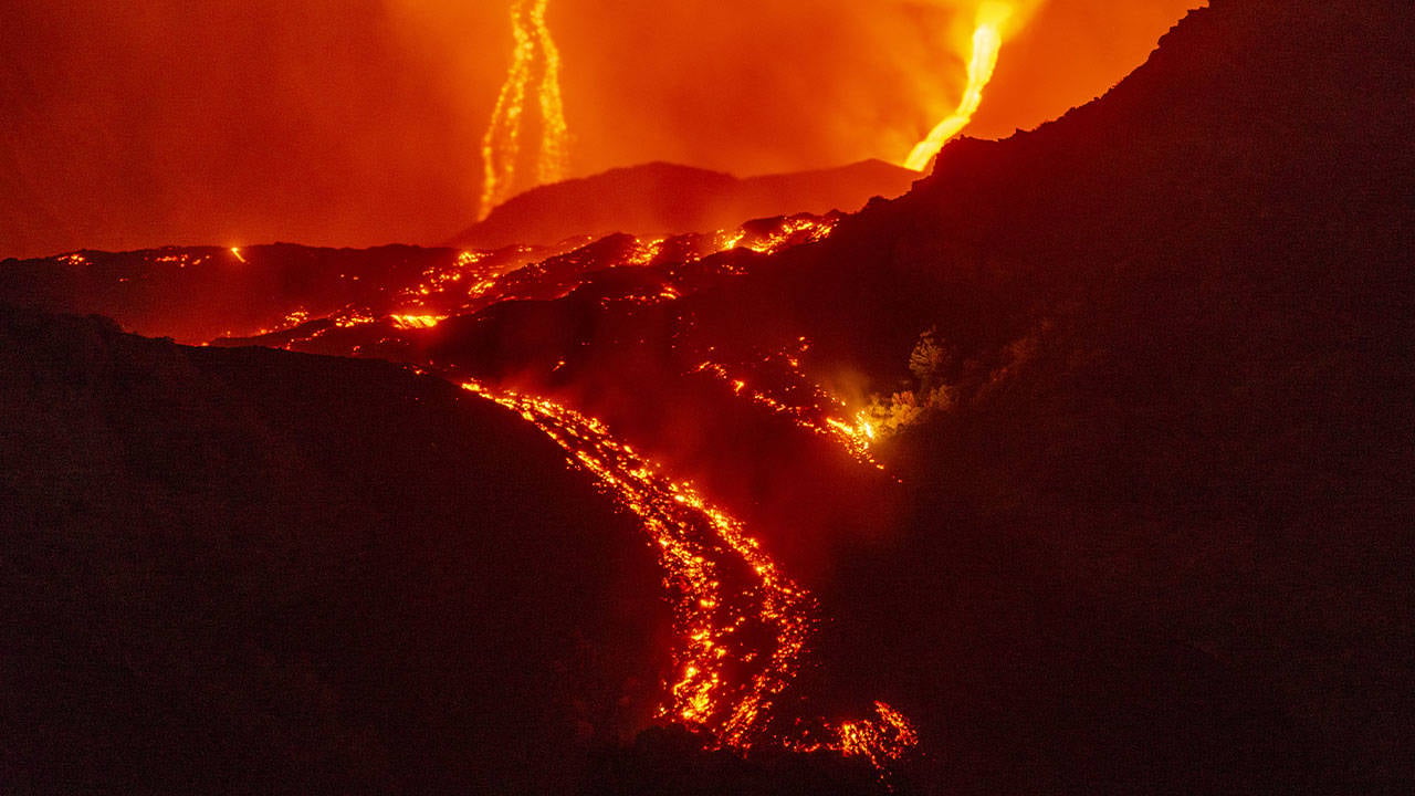 Etna Yanardağı patladı: Son 20 yılın en en ağır acil durumu