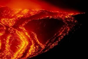 Etna Yanardağı yeni bir evreye girdi