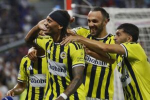 Fenerbahçe, 18 yıl sonra Şampiyonlar Ligi'nde: Galatasaray'ı geçti