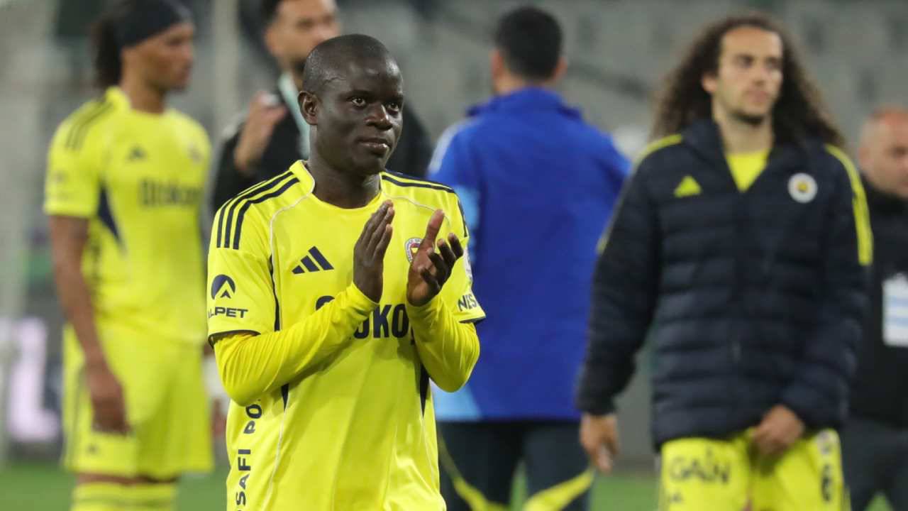 Fenerbahçe'den UEFA Kadrosunda Sürpriz Değişiklik: Yıldız İsim Listede!