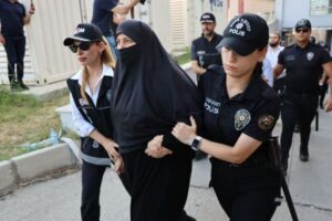 Tutuklanmıştı: Alpaslan Kuytul’un eşi Diyarbakır’a getirildi
