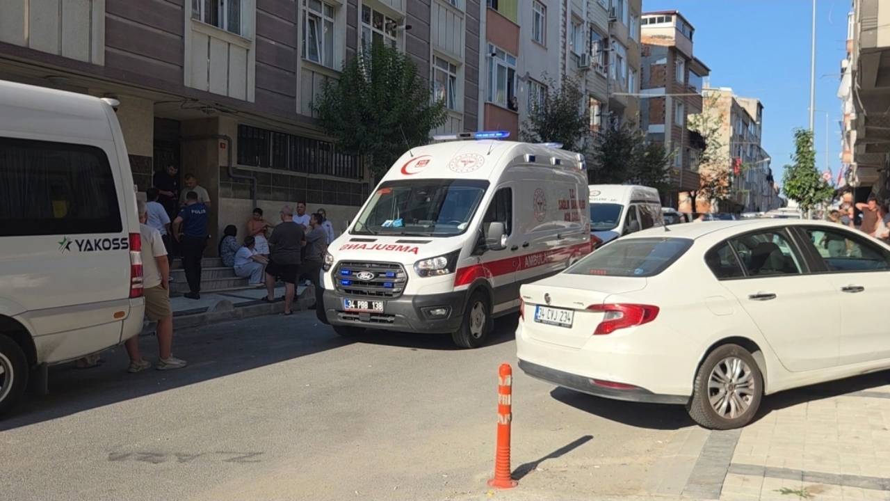 Gaziosmanpaşa'da şüpheli ölüm: Evinde boğazı kesilmiş halde bulundu
