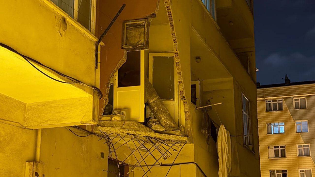 Güngören'de dairenin balkonu çöktü, 5 katlı bina mühürlendi