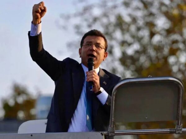 İmamoğlu'ndan gençlere "YENİ Parti" çağrısı: "Kenetlenin"