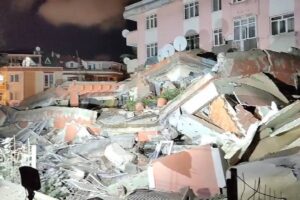 İstanbul Bahçelievler’de 4 katlı bina çöktü