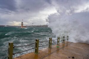 İstanbul Valiliği'nden kuvvetli rüzgar ve yağış uyarısı