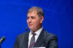 İZBB Başkanı Tugay geçtiğimiz günlerde ayrıldığı CHP WhatsApp grubuna yeniden eklendi