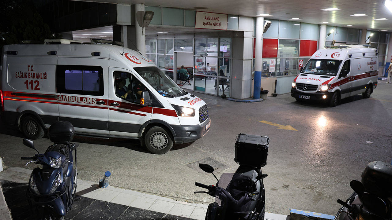 İzmir'de iki grup arasında kavga: 15 yaşındaki çocuk kalbinden bıçaklandı