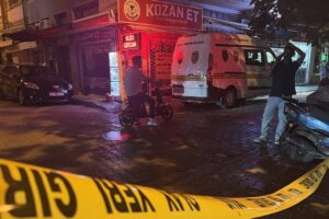 İzmir'de iki grup arasındaki silahlı kavgada 5 kişi yaralandı