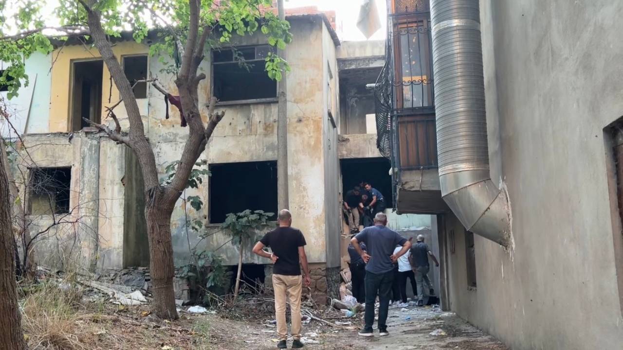 Kadıköy'de metruk binada erkek cesedi bulundu