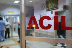 Kahramanmaraş'ta otomobil ağaca çarptı: 1 kişi öldü, 2 kişi yaralandı