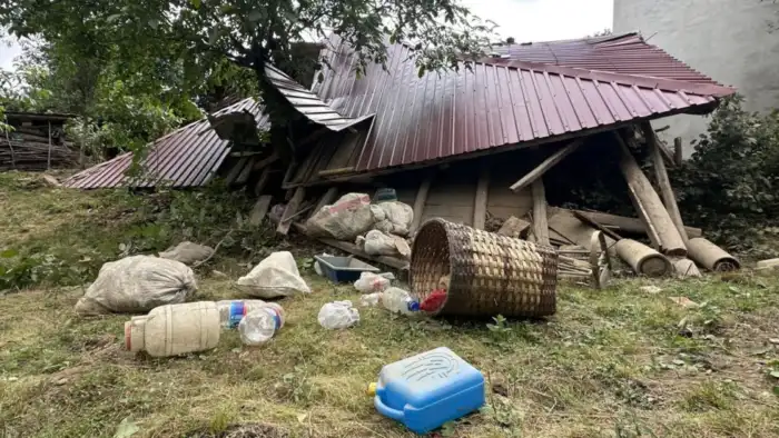 Kastamonu'da ahşap ev tadilat sırasında çöktü: 5 yaralı