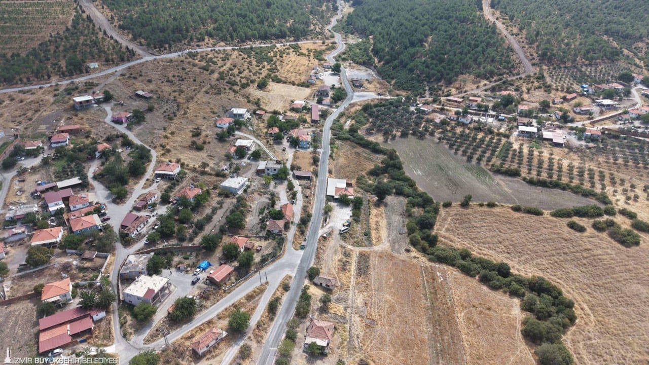 Kınık’ta 5 mahalleyi birbirine bağlayan yollar yenilendi