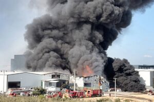 Kocaeli’de 2 depoda yangın: Müdahale sürüyor